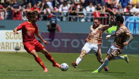 Cagliari-Lecce 1-1 pagelle: Krstovic zittisce lo stadio, Scuffet e i pali evitano il peggio, non basta un super-Mina