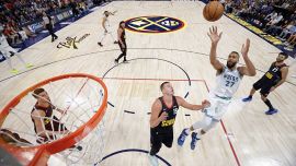 NBA, clamoroso ribaltone a Denver: Minnesota risale da -20 ed elimina i campioni. Indiana supera i Knicks