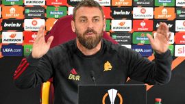 Roma: De Rossi non perdona la Lega, parole al veleno poi le risate su tatuaggi e battuta Paredes