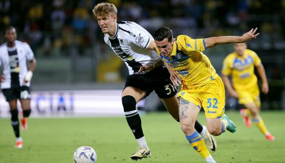 Frosinone-Udinese, moviola: la bottiglietta al IV uomo e il rigore negato