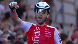 Giro d'Italia, tappa 5: la fuga va in porto, Thomas beffa un generoso Pietrobon. Milan spreca. Le pagelle