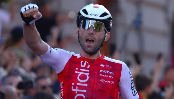 Giro d'Italia, tappa 5: la fuga va in porto, Thomas beffa un generoso Pietrobon. Milan spreca. Le pagelle