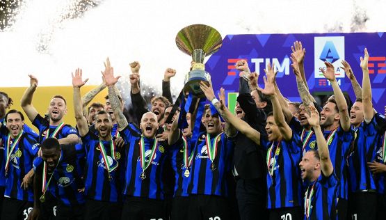 Inter, festa scudetto: coreografia, striscione per Zhang, premiazione e maglia speciale, spettacolo a San Siro