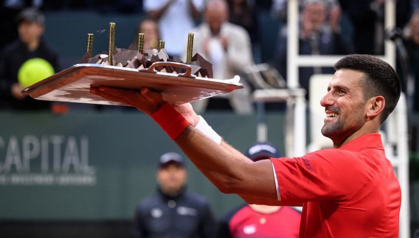 Ginevra, Djokovic vince e festeggia con la torta, ma per la ciliegina aspetta Sinner e il Roland Garros