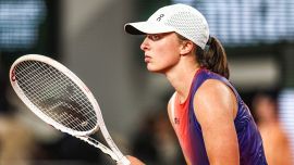 Roland Garros, il pianto di Swiatek: il lato nascosto di una numero uno. Mauresmo vieta l'alcol sugli spalti