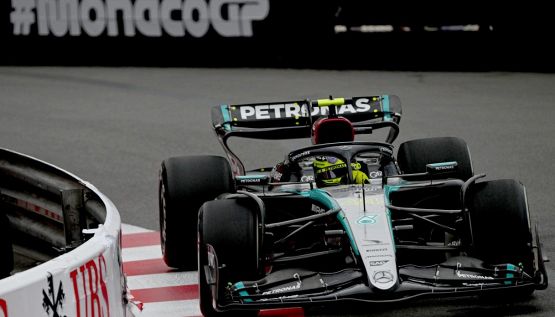 F1, prime libere Gp Monaco: acuto di Hamilton. Zhou a muro, ansia Leclerc