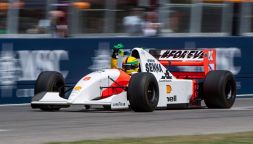 F1, Imola: Vettel rende omaggio a Senna, il giro con la McLaren di Ayrton è da brividi