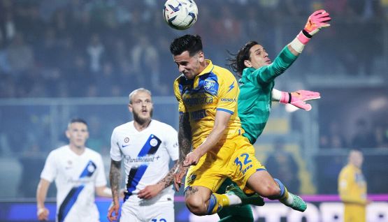 Frosinone-Inter, moviola: il mani di Frattesi sul gol, il rigore negato e il record sui gialli