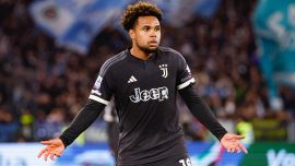 Juventus, McKennie con la maglia del Manchester United su Facebook. L'ironia dei social: 'L'hacker è Giuntoli'