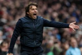 Napoli, De Laurentiis ha scelto Conte: si tratta su ingaggio e mercato, cosa manca per la firma