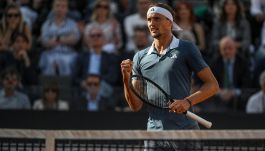 Internazionali, uno Zverev chirurgico torna a vincere un 1000 a Roma e sorpassa Medvedev: Jarry ko in due set