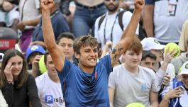 Tennis, Cobolli vince a Ginevra e ora sfida Shelton. Qualificazioni Roland Garros, ok Napolitano e Zeppieri