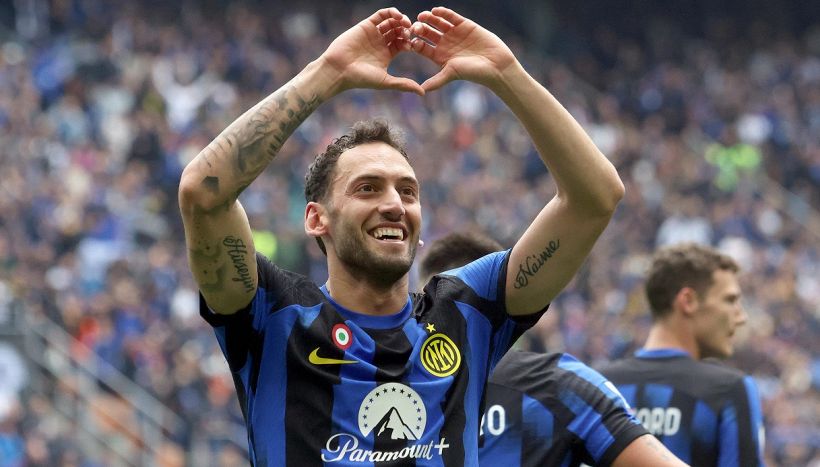 Inter, la Curva Nord applaude Calhanoglu: i precedenti Skriniar e Lukaku