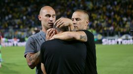 Frosinone in B, Di Francesco in lacrime: il gesto di Paolo e Fabio Cannavaro, l'abbraccio che commuove