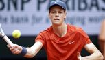 Roland Garros, Sinner, i problemi all'anca sono alle spalle: Jannik travolge Eubanks in tre set e trova Gasquet