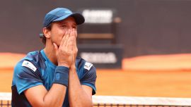 Internazionali Roma: Darderi vince con Shapovalov; Cobolli travolge Marterer. In serata vince la pioggia