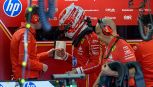 F1 Gp Imola, sorrisi Ferrari: Leclerc, Sainz e Vasseur si godono la SF-24 Evo, Verstappen nervoso via radio