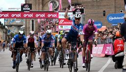 Diretta Giro d'Italia 2024, la 18a tappa Fiera di Primiero-Padova: Milan parte tardi e viene beffato sul traguardo da Merlier