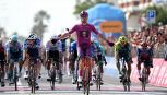 Diretta Giro d'Italia 2024, la 13a tappa Riccione-Cento: incontenibile Milan, è la sua terza vittoria!