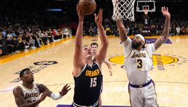 NBA, la riscossa dei campioni: Denver riporta in parità la serie con Minnesota. NY a corto di munizioni: Pacers a valanga