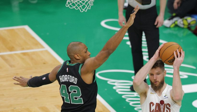 NBA, Boston ringrazia Al Horford: il veterano chiude la serie con Cleveland. Doncic è tornato: Dallas passa a OKC