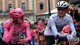 Giro, 4° tappa Acqui Terme-Andora: tre in fuga, mistero Ganna. Diretta