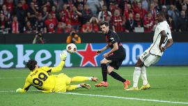 Pagelle Bayer Leverkusen-Roma 2-2: Paredes glaciale, Svilar come Neuer, Mancini sfortunato