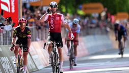 Diretta Giro d'Italia 2024, la 5a tappa Genova-Lucca: Thomas beffa Pietrobon, successo della fuga. Pogacar in Maglia Rosa