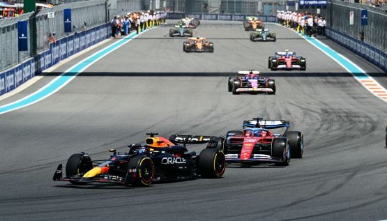 Sprint Race Miami: Verstappen vince davanti a Leclerc, Perez a podio