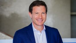 Italia-Albania, la denuncia di Alberto Rimedio in diretta: lattina sulla postazione Rai a Dortmund