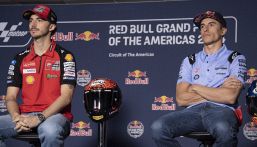 MotoGp, Marquez avverte subito Bagnaia: "Ho un piano" e svela i retroscena dell'accordo Ducati. Il silenzio di Rossi