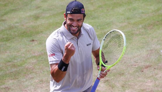 Berrettini in semifinale a Stoccarda, batte Duckworth e punge i tifosi tedeschi: la frase "eroica" sull'Italia