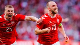 Danimarca-Svezia, il gol da sogno di Eriksen nello stadio in cui aveva rischiato la vita. Mbappè scalda la Francia