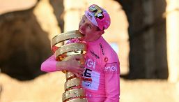 Ciclismo, Pogacar ha già la testa al Tour ma "teme" Roglic ed Evenepoel che intanto torna a vincere al Delfinato