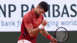 Tennis, allenamento durissimo per Djokovic con vista Wimbledon? Tsitsipas, che bordate dall'ex preparatore!