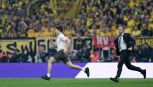 Finale Champions League, invasione a Wembley: Borussia-Real Madrid interrotta dopo 20 secondi