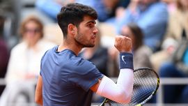 Roland Garros, Alcaraz conquista la semifinale e trova Sinner. Tsitsipas perde tra le polemiche