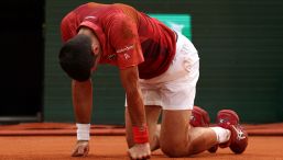 Djokovic si è operato al menisco: salta Wimbledon e punta su Parigi