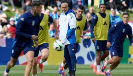 Italia a Euro2024, 5mila tifosi e musica al primo allenamento: Calafiori in mediana, si ferma anche Raspadori