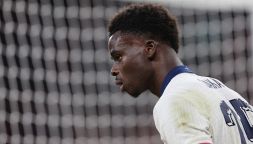 Euro2024, Saka “il volto della sconfitta”: il caso razzismo in Inghilterra e Lewis Hamilton prende posizione