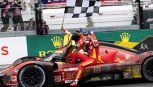 24 Ore Le Mans, Ferrari concede un bis storico dopo Monaco. Vittoria celebrata da Leclerc con dedica all'amico Fuoco