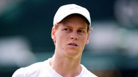 Wimbledon, Sinner e Kalinskaya: la prima foto (quasi) ufficiale con un tifoso, Jannik che trasformazione dal 2021
