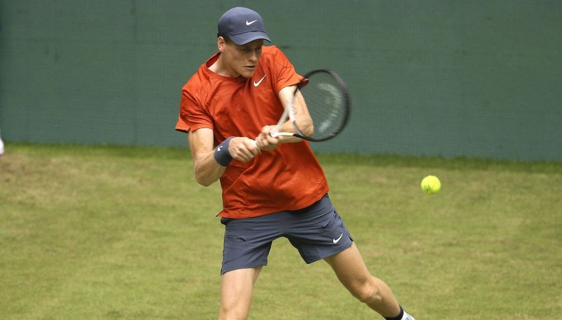 ATP Halle, un Sinner sbiadito batte Marozsan in tre set. Per Jannik Tsitsipas o Struff ai quarti di finale