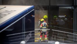 F1 Gp Spagna: scoppia un incendio nel paddock McLaren, paura a Barcellona