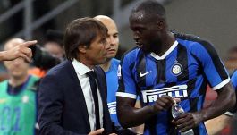 Napoli, Conte chiama Lukaku: “Ti aspetto con 5 chili in meno”. Domani la firma del tecnico con gli azzurri