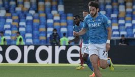 Napoli, Kvaratskhelia dribbla le polemiche: “Tifosi speciali, non dimentico la prima al Maradona” poi l'aneddoto sul padre