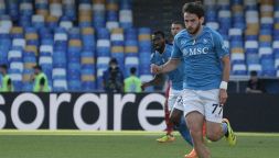 Napoli, Kvaratskhelia dribbla le polemiche: “Tifosi speciali, non dimentico la prima al Maradona” poi l'aneddoto sul padre