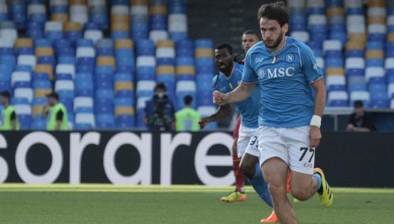 Napoli, Kvaratskhelia dribbla le polemiche: “Tifosi speciali, non dimentico la prima al Maradona” poi l'aneddoto sul padre