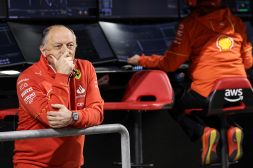 F1, Vasseur avvisa Leclerc e Sainz: "In Austria serve un cambio di passo della Ferrari". Carlos risponde