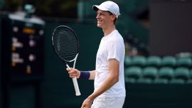 Wimbledon, Sinner batte Djokovic nel test sul centrale: le sensazioni sulla presenza di Nole ai Championships